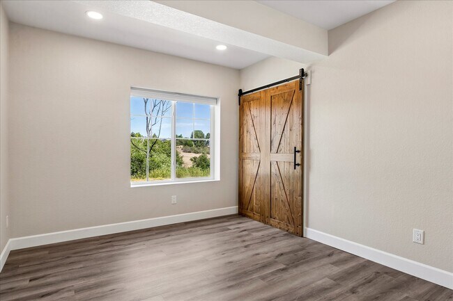 Building Photo - 5355 Canyon View Dr
