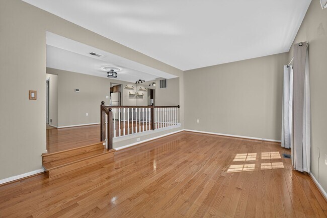 Building Photo - 5619 Ridge View Dr