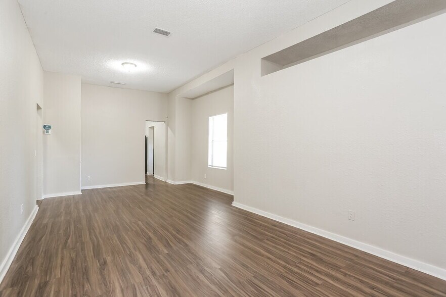 Building Photo - 2839 Spring Park Rd