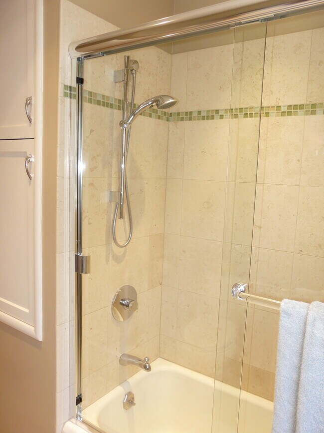 Building Photo - 2 Bedrooms, 1 Bathroom Popular Alta Height...