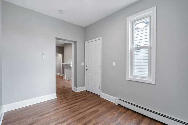 Building Photo - Brand New Remodel - 4BR / 2BA Home in Manchester - In-Unit Laundry, Convenient Location - Availab...