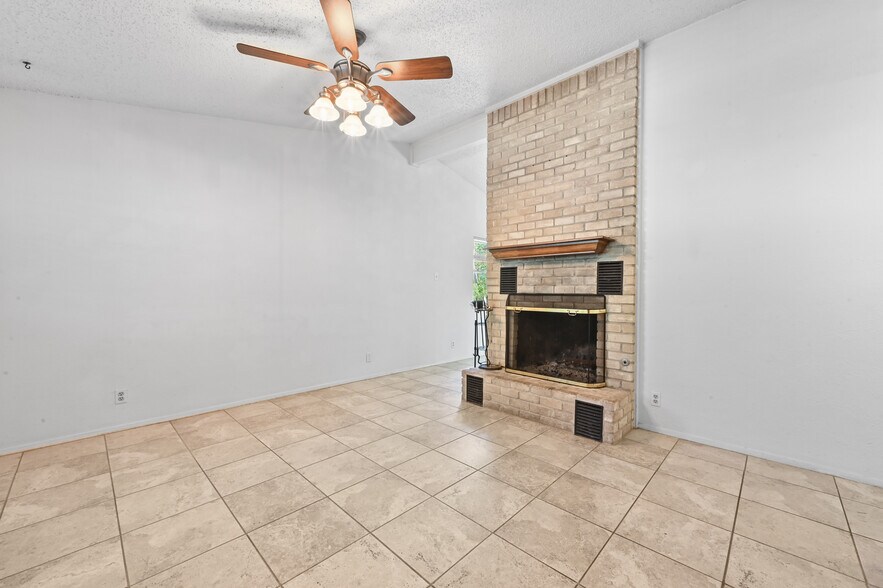 Building Photo - 6201 Hillston Dr