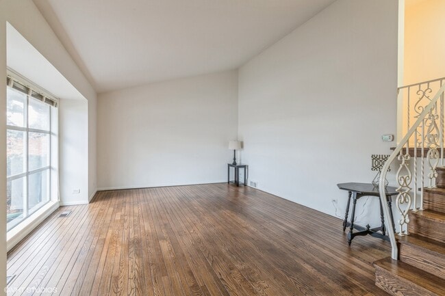 Building Photo - 622 Carriage Hill Dr