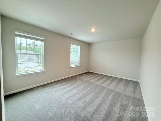 Building Photo - 6337 Fairfax Ct