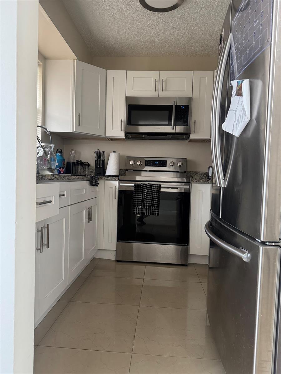 Building Photo - 6104 Channel Dr