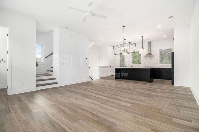 Building Photo - 205 Firefly Cir