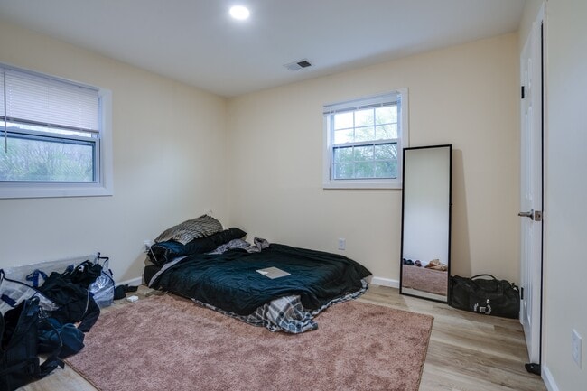 Building Photo - 14220 Fallbrook Ln