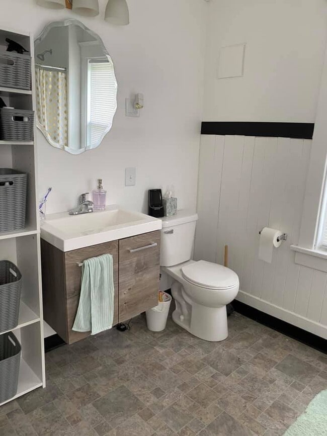 Building Photo - 908 N Harrison St