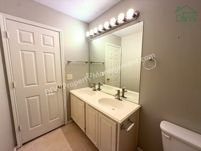 Building Photo - Spacious 5-Bedroom, 3.5-Bathroom Home for Lease in Denton, TX