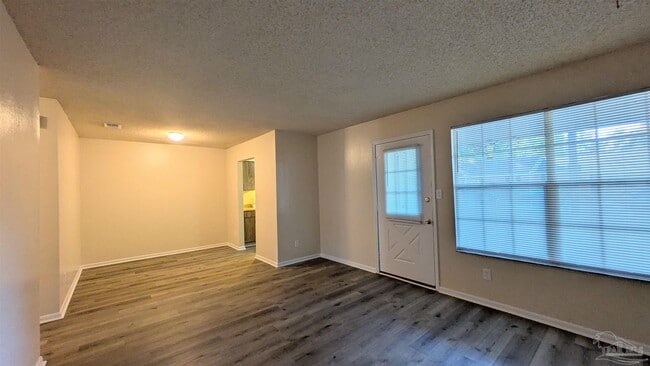 Building Photo - 6288 Hamilton Bridge Rd