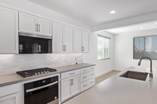 Building Photo - 21424 E Sparrow Dr