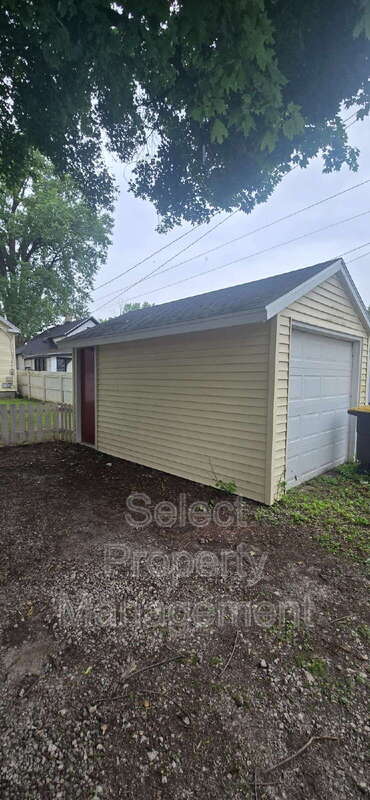 Building Photo - 449 Ruth St
