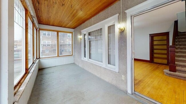 Building Photo - 612 E D Ave