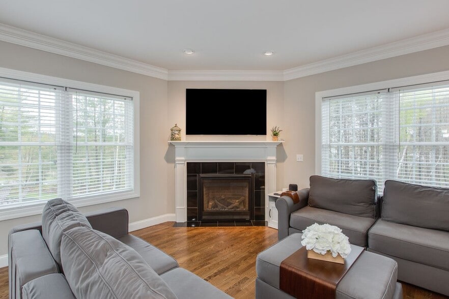 Building Photo - 301 Glen Forest Dr