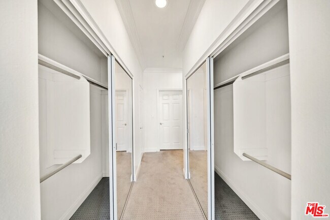 Building Photo - 1508 Greenfield Ave