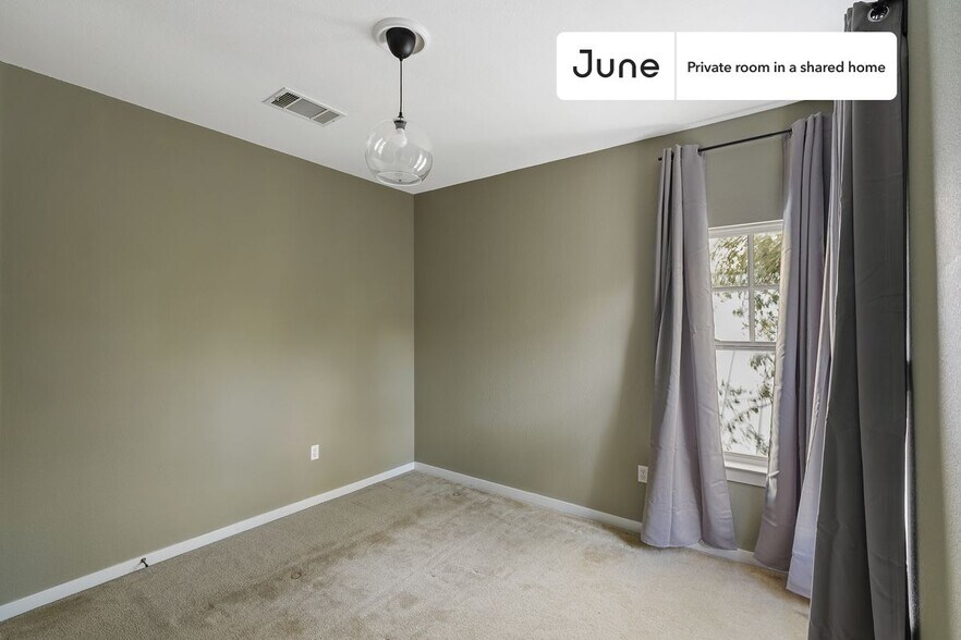 Building Photo - Room in Shared 5 bed/2.5 bath home