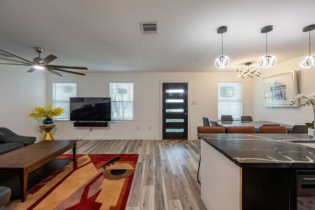 Building Photo - 4805 Southwind St
