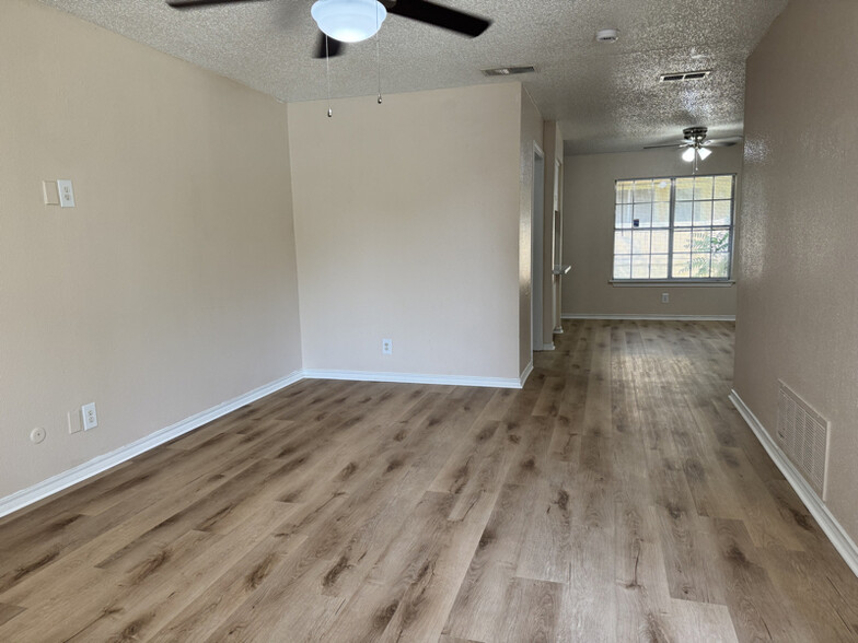 Building Photo - 1379 Sylvan Dr