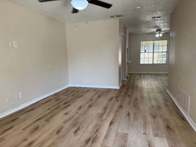 Building Photo - 1379 Sylvan Dr