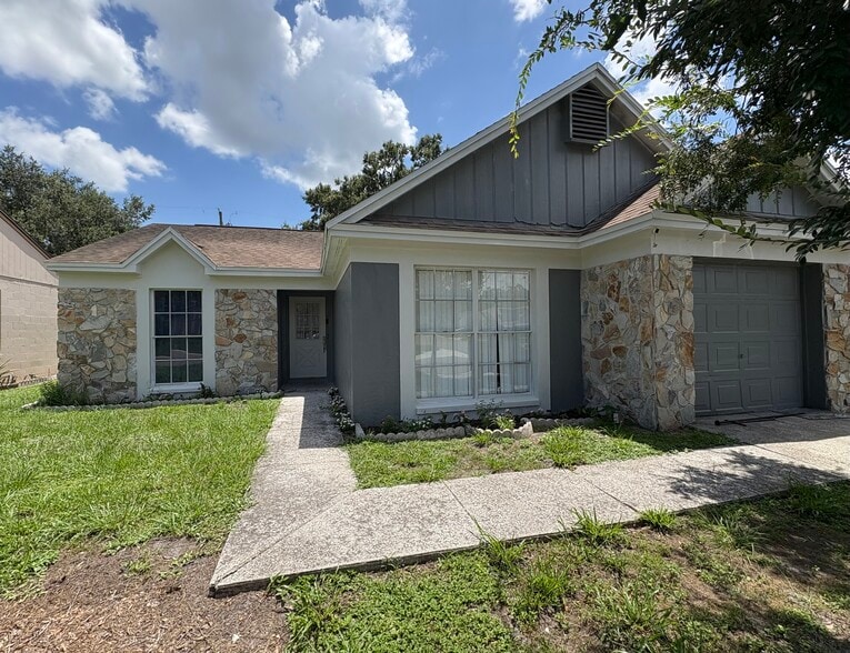 Primary Photo - 8611 Misty River Ct