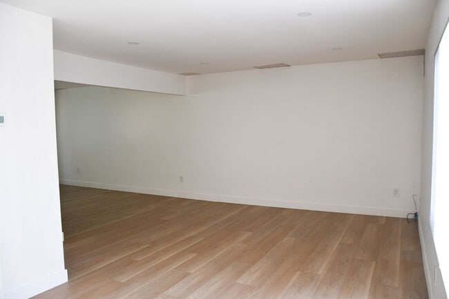 Building Photo - Valencia (994)