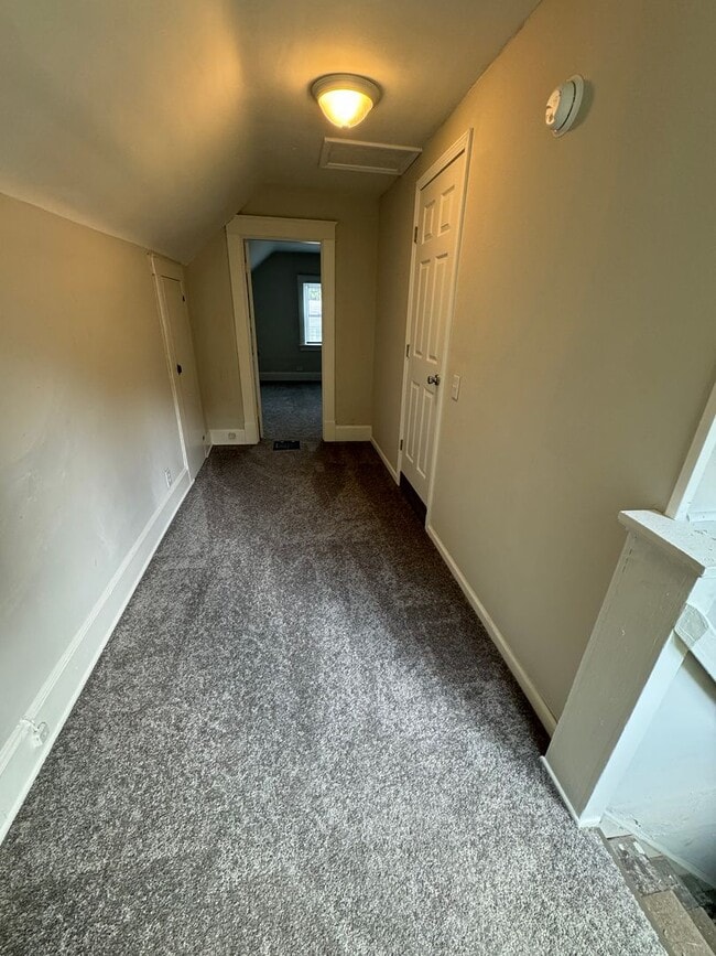 Building Photo - MADISONVILLE - Adorable 2 bed 2 bath cape ...