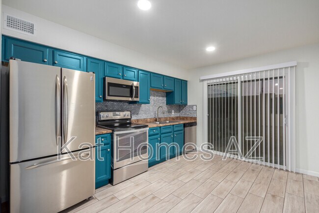 Building Photo - 5107 N 28th Dr