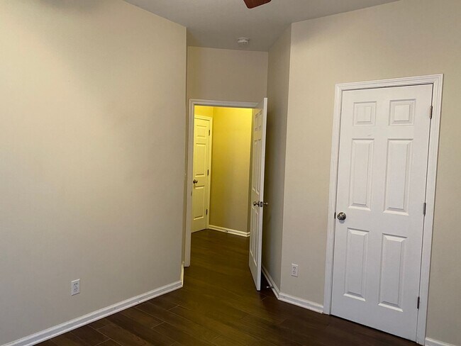 Building Photo - Beautiful Open Floor Plan.  3bed 2bath One...