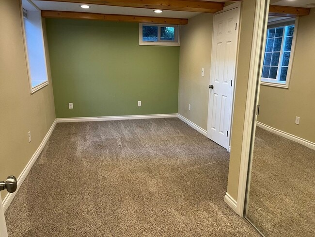 Building Photo - Urban Craftsman Gem!