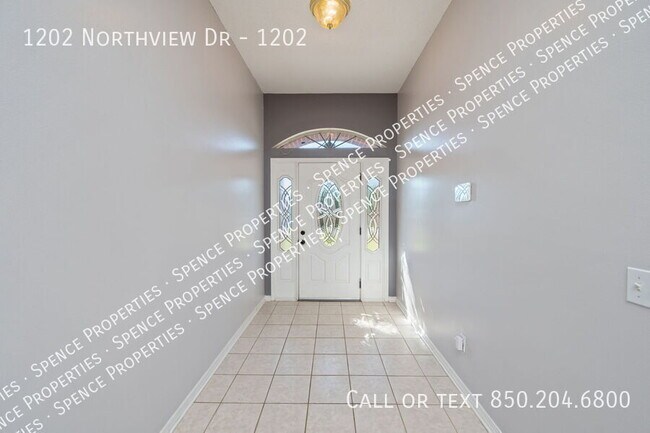 Building Photo - 1202 Northview Dr