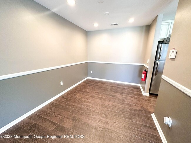 Building Photo - 2 Basset Ct