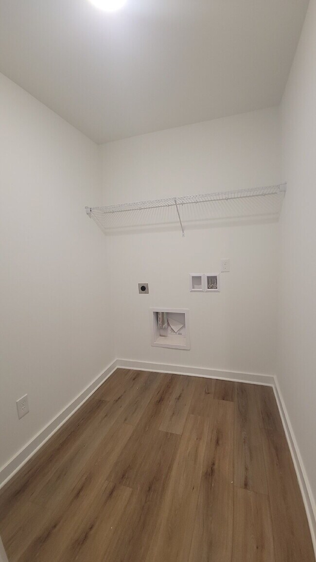 Building Photo - NEW HOME!!!  Section 8 Accepted!!!  "Discover Your Dream Home: Spacious 3-Bedroom Retreat with Gr...