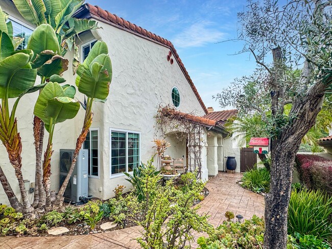 Building Photo - Stunning 3B/2BA House in Escondido!