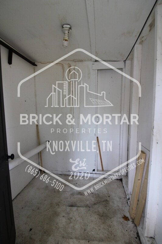 Building Photo - 2409 Holbrook Dr