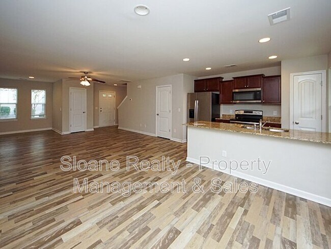 Building Photo - 557 Truman Dr