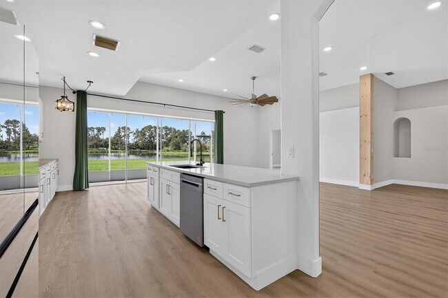 Building Photo - 10725 Banfield Dr