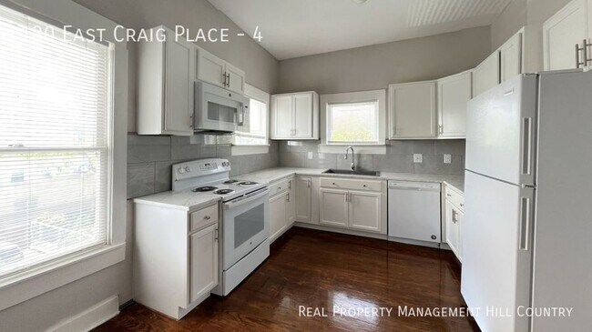 Building Photo - 130 E Craig Pl