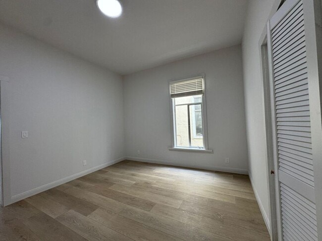 Building Photo - 169 Fair Oaks St