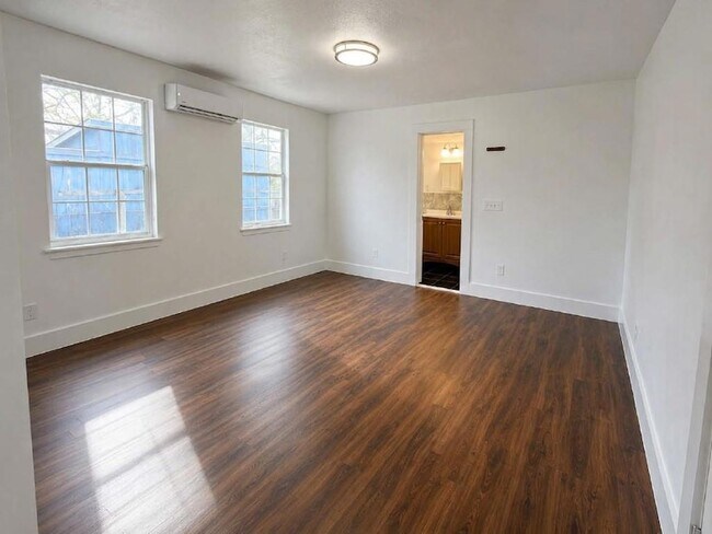 Building Photo - 4611 Milburn Ln