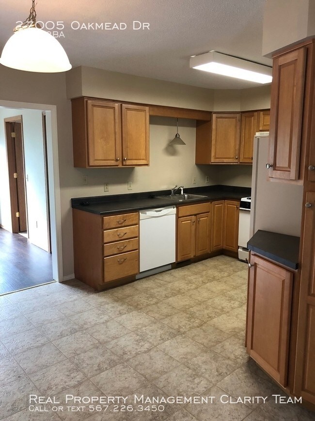 Building Photo - 2 Bed/2 Bath Townhouse in Perrysburg