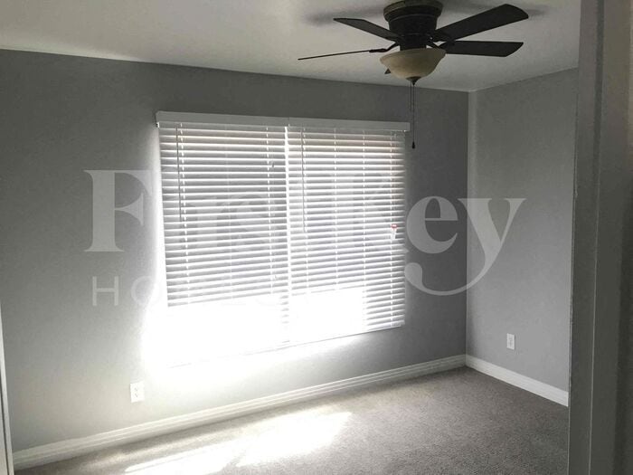 Building Photo - 4818 W Christy Dr