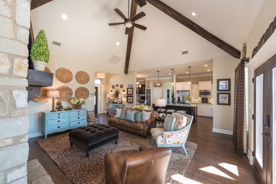 Large open floor plan makes for easy entertaining and comfortable living - 249 Springfield