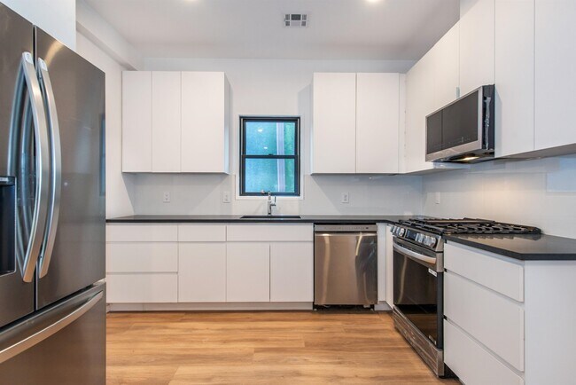 Building Photo - 206 Harrison Ave