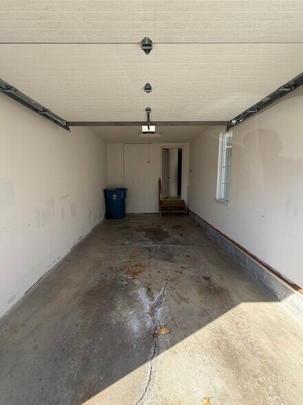 Building Photo - 1360 Meadow Run