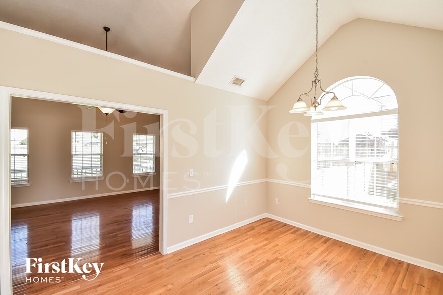 Building Photo - 622 Skyline Dr