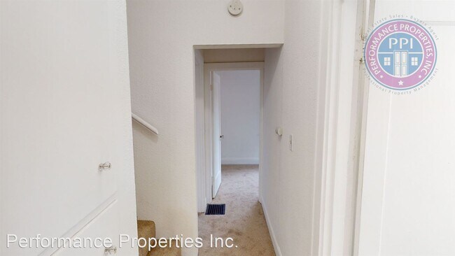 Building Photo - 5 br, 3 bath House - 43 Ladd Street