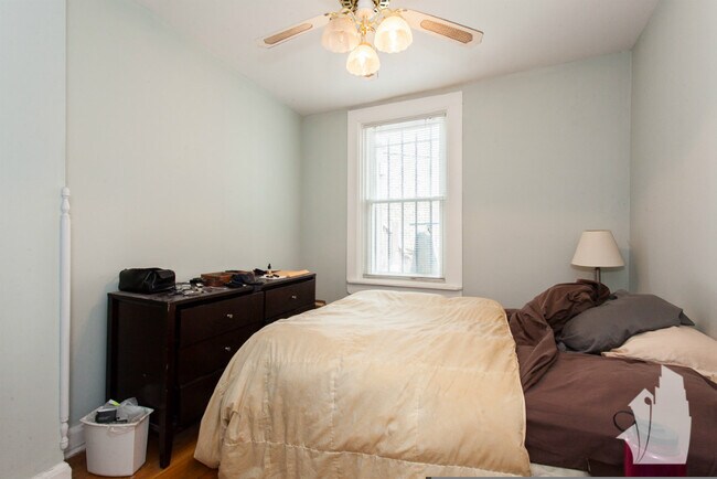 Building Photo - 1849 N Lincoln Ave