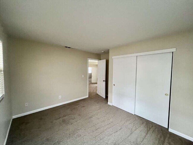 Building Photo - 116 Burgundy Ct