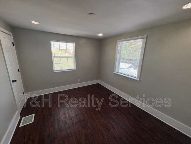 Building Photo - 3729 N Kenwood Ave