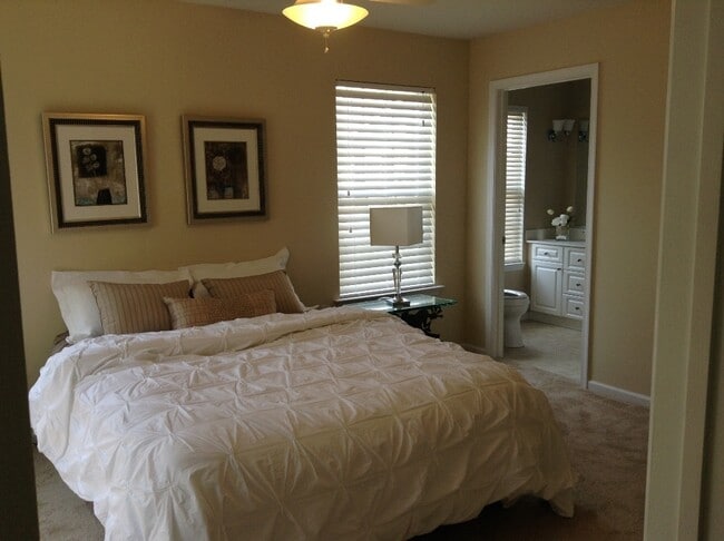 Building Photo - The Villas at Bellamy
